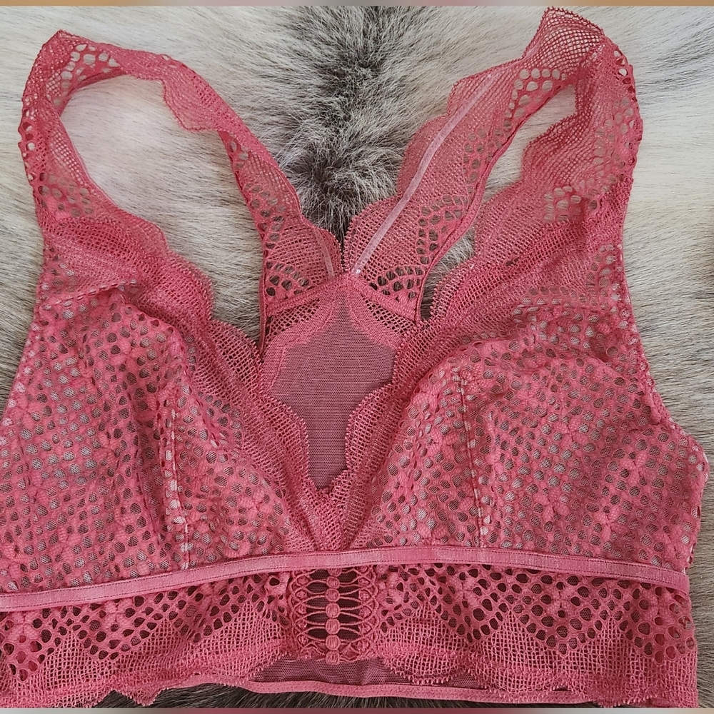 VICTORIA'S SECRET dusty pink bralette in size M